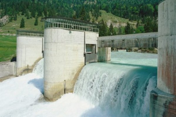 Hidroelectrica la un pas de faliment